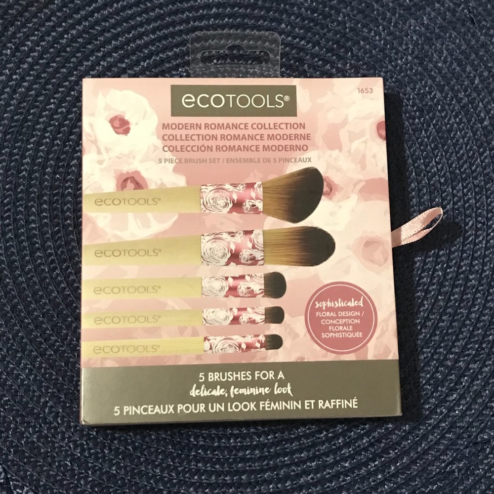 NIB 5 piece makeup brush kit